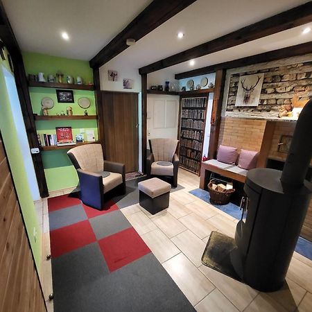 Monteur- Und Ferienwohnung Waldrauschen Fehrenbach Bagian luar foto