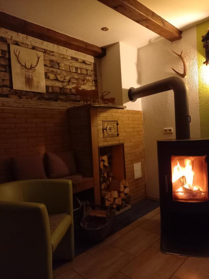 Monteur- Und Ferienwohnung Waldrauschen Fehrenbach Bagian luar foto