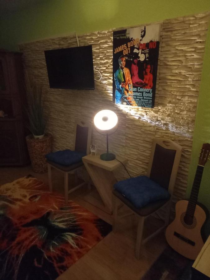 Monteur- Und Ferienwohnung Waldrauschen Fehrenbach Bagian luar foto