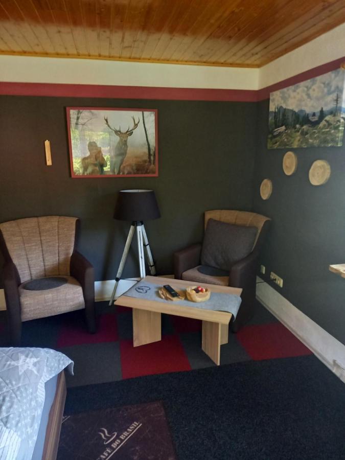 Monteur- Und Ferienwohnung Waldrauschen Fehrenbach Bagian luar foto