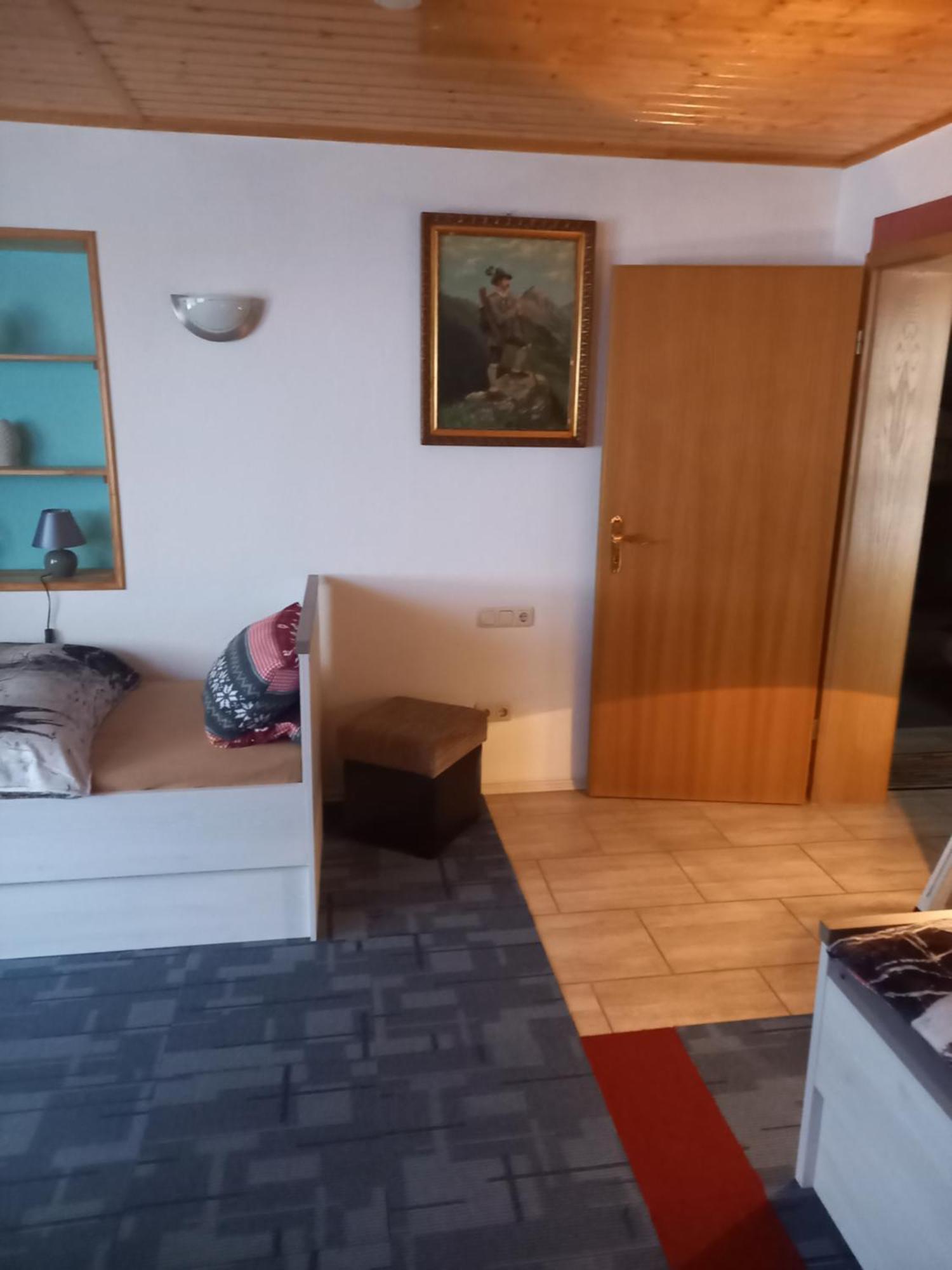 Monteur- Und Ferienwohnung Waldrauschen Fehrenbach Bagian luar foto
