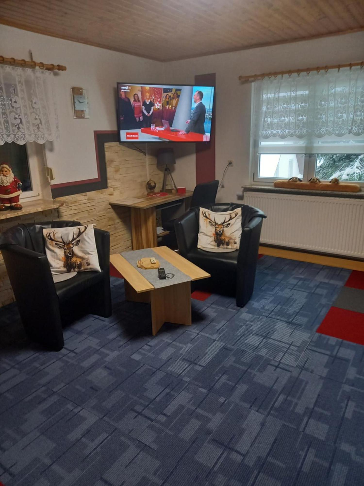 Monteur- Und Ferienwohnung Waldrauschen Fehrenbach Bagian luar foto