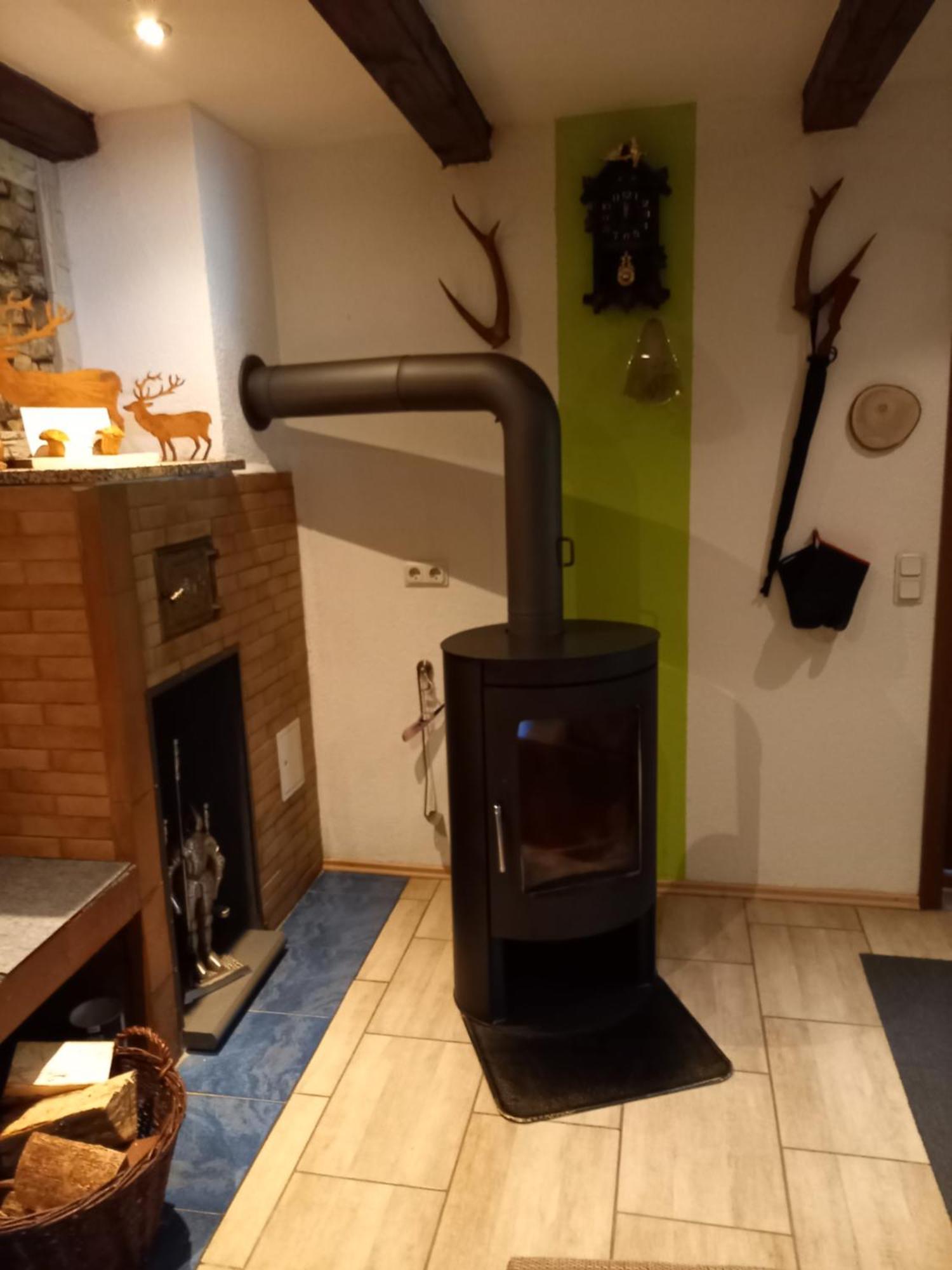Monteur- Und Ferienwohnung Waldrauschen Fehrenbach Bagian luar foto