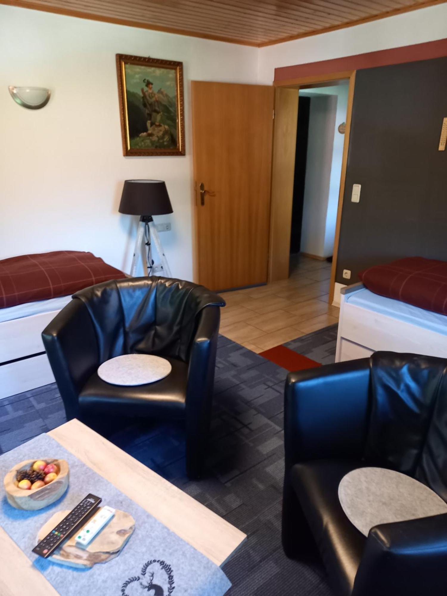 Monteur- Und Ferienwohnung Waldrauschen Fehrenbach Bagian luar foto