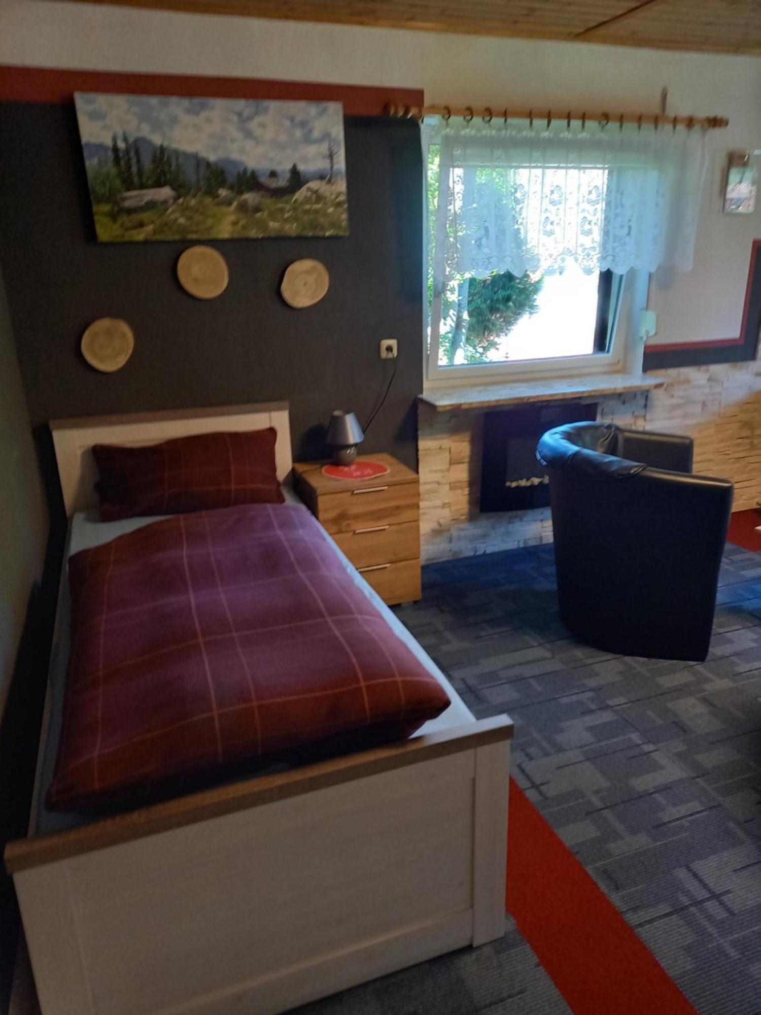 Monteur- Und Ferienwohnung Waldrauschen Fehrenbach Bagian luar foto