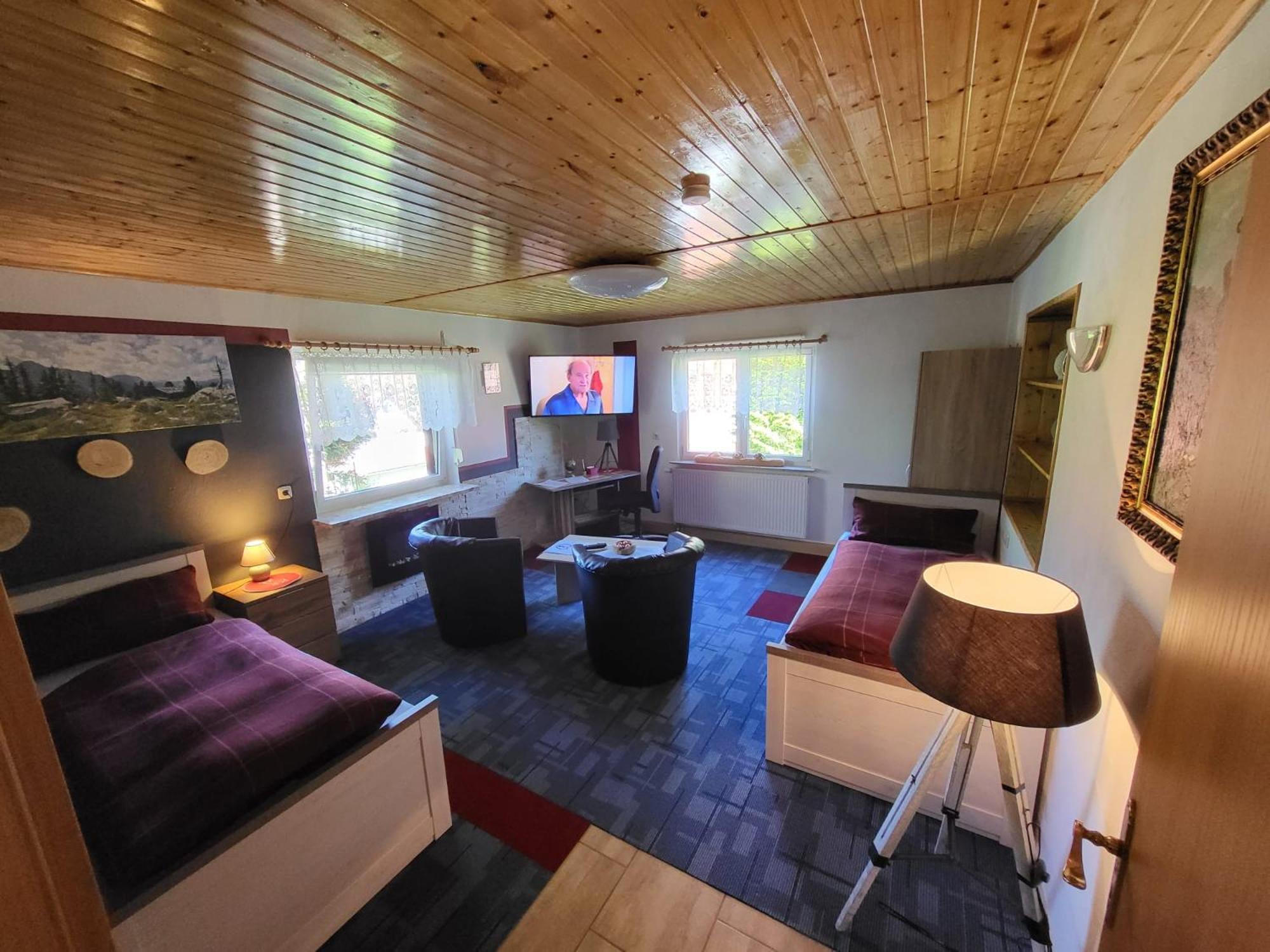 Monteur- Und Ferienwohnung Waldrauschen Fehrenbach Bagian luar foto