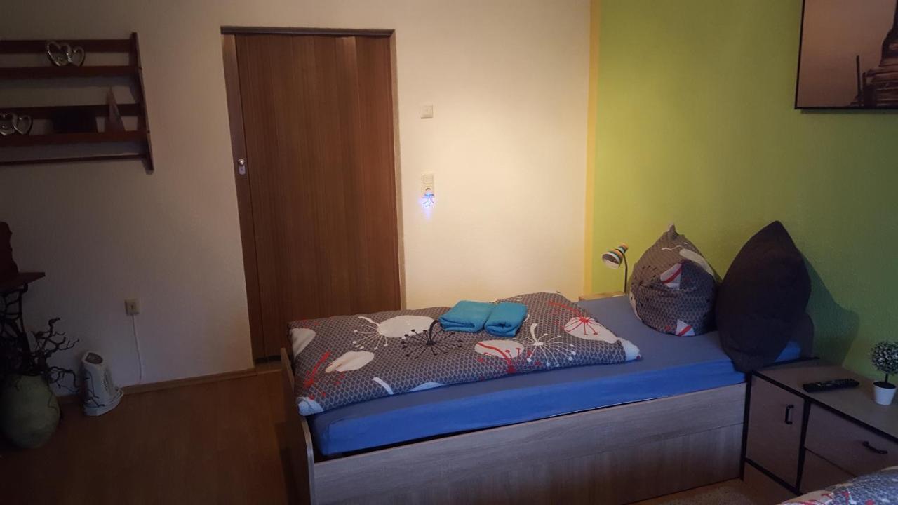 Monteur- Und Ferienwohnung Waldrauschen Fehrenbach Bagian luar foto